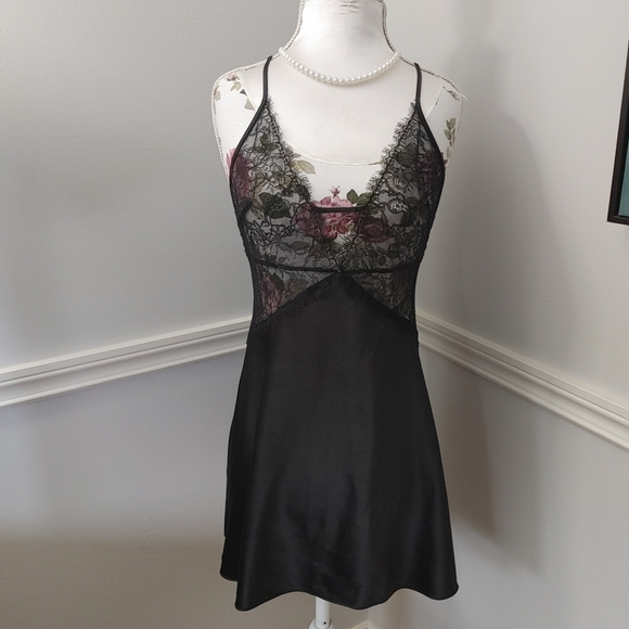 S Victoria Secret Slip - Picture 1 of 3